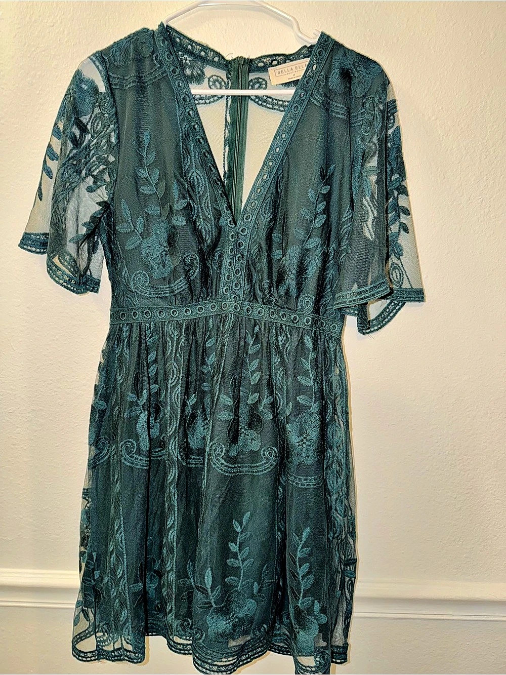 Bella Ella Floral Lace Mini Dress in Green Size Medium Like New